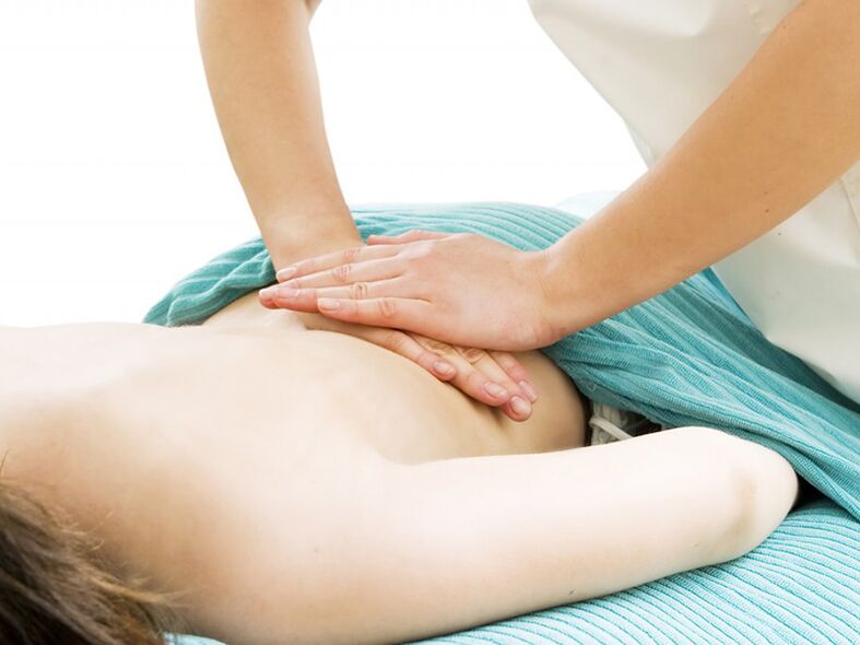 Massage de la douleur à l'arrière