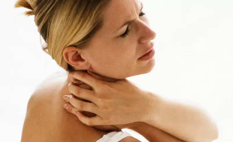 douleur au cou due à l'ostéochondrose
